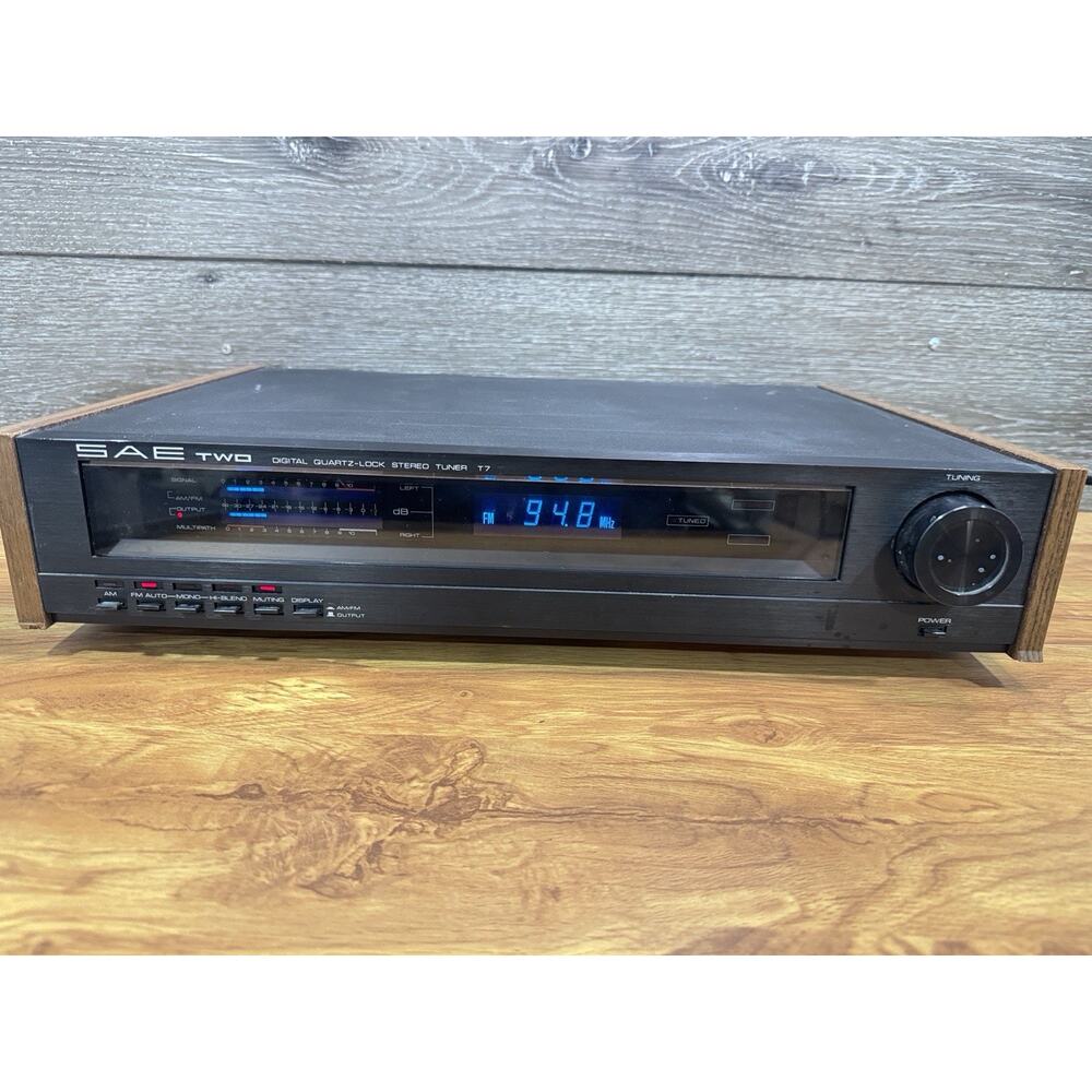 Vintage SAE TWO T7 Digital Quartz-Lock AM/FM Stereo Tuner - Tested
